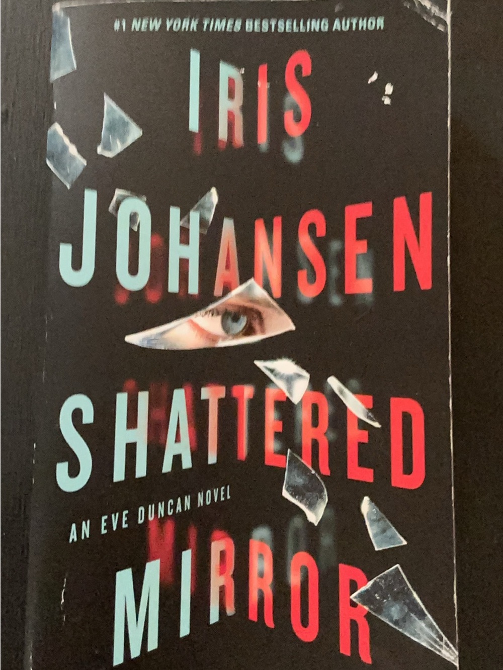 Iris Johansen — Shattered Mirror (Paperback)